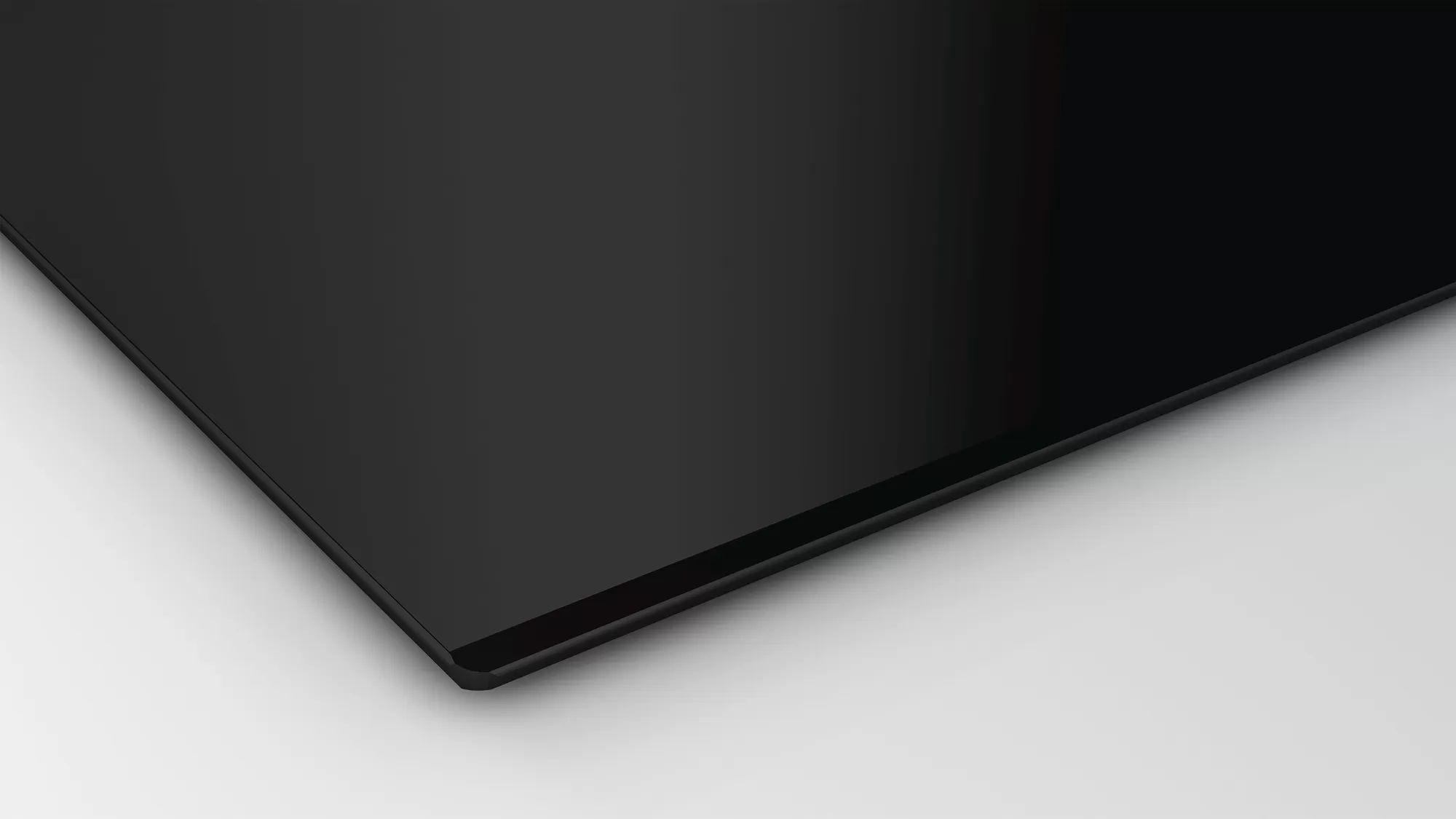 MCSA01059113_DA3_T11B22X2_Facette_vorne_Neff_Black_def